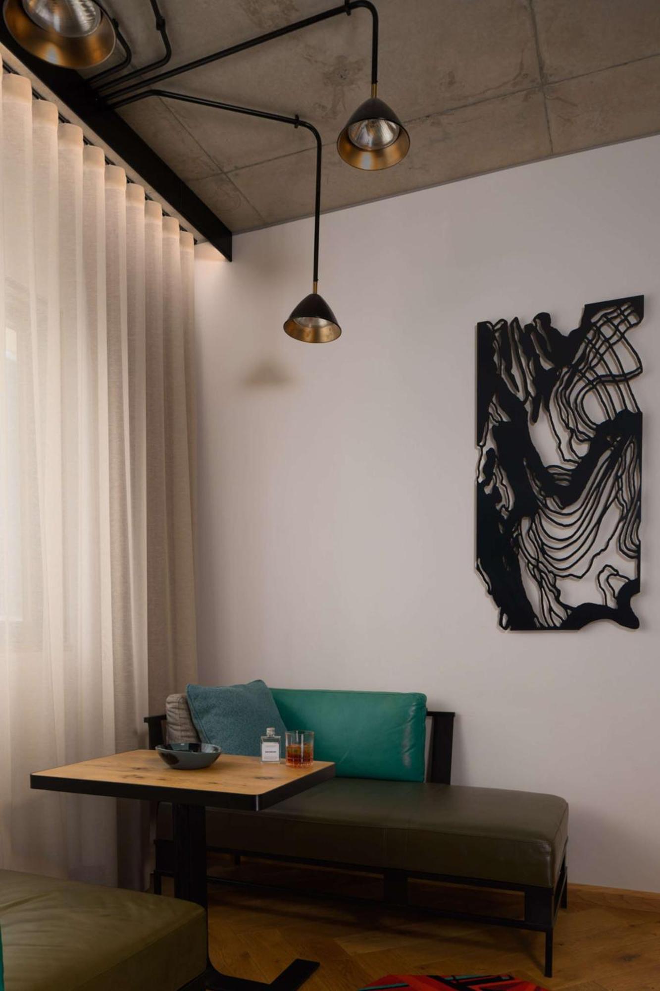 Qt Melbourne Hotel Exterior foto A wall sculpture by the artist