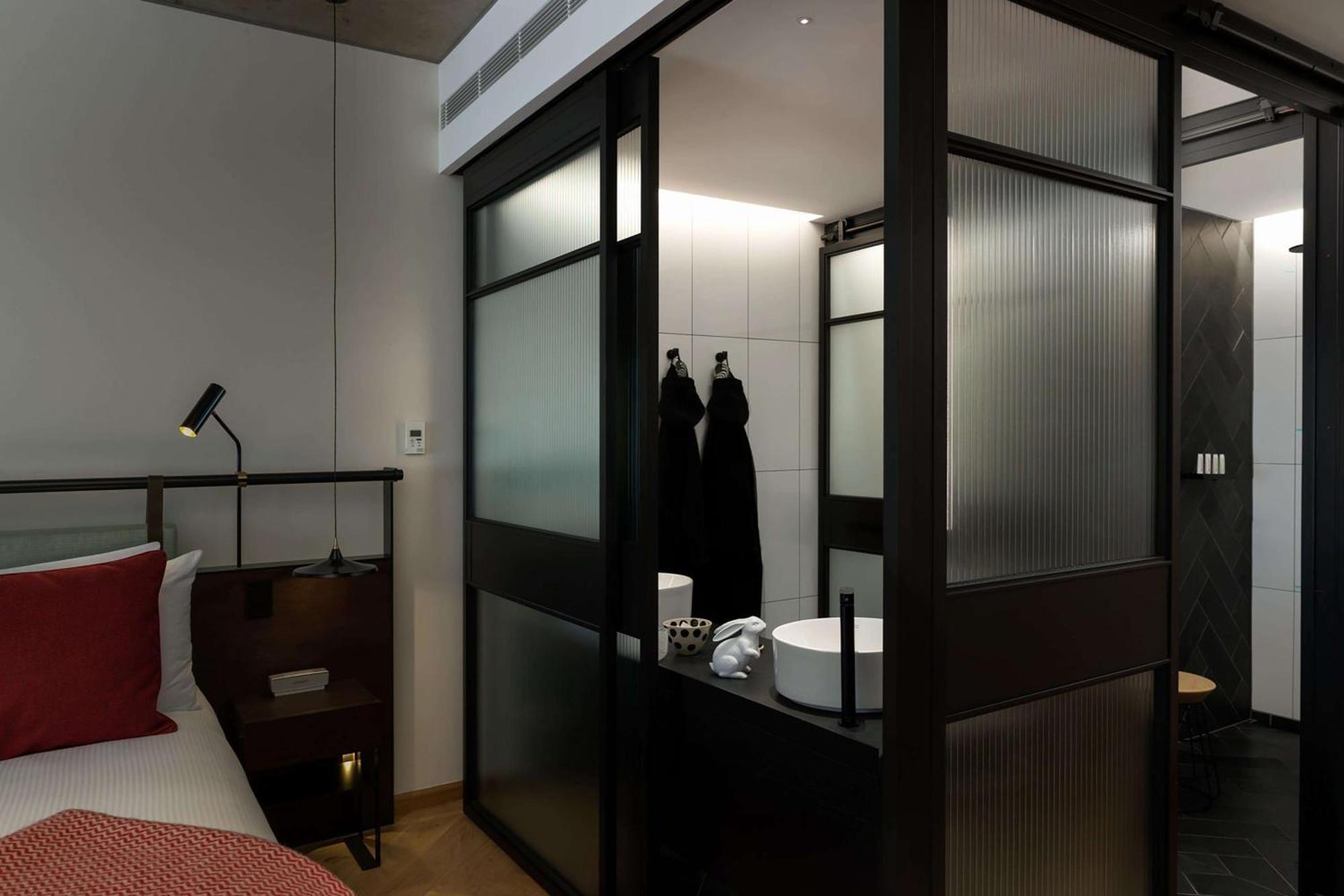 Qt Melbourne Hotel Exterior foto A room at the hotel
