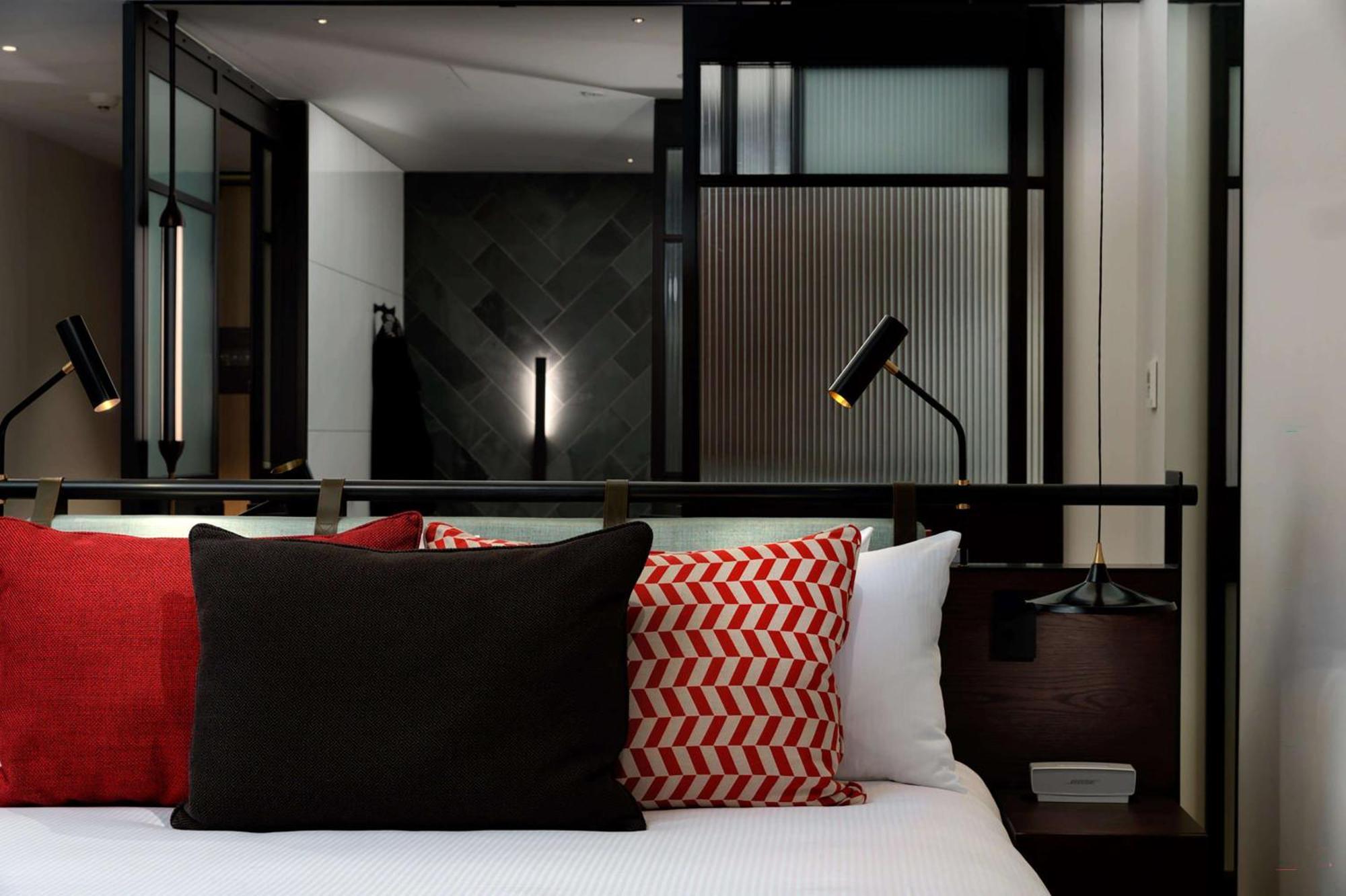 Qt Melbourne Hotel Exterior foto A room at the hotel