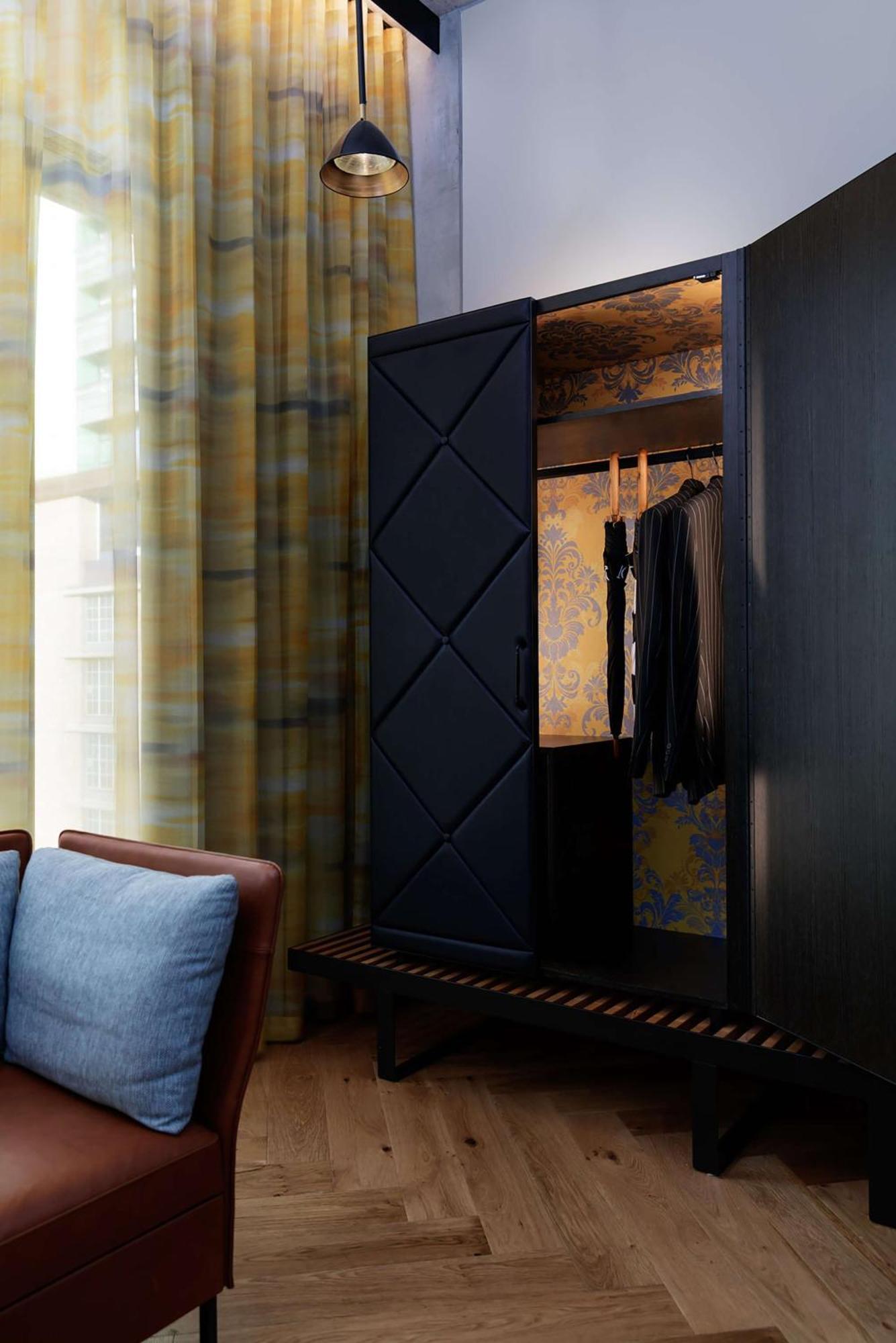 Qt Melbourne Hotel Exterior foto A wardrobe