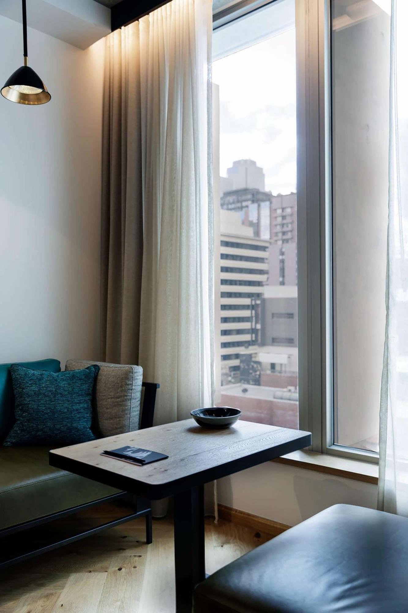 Qt Melbourne Hotel Exterior foto A room at the hotel