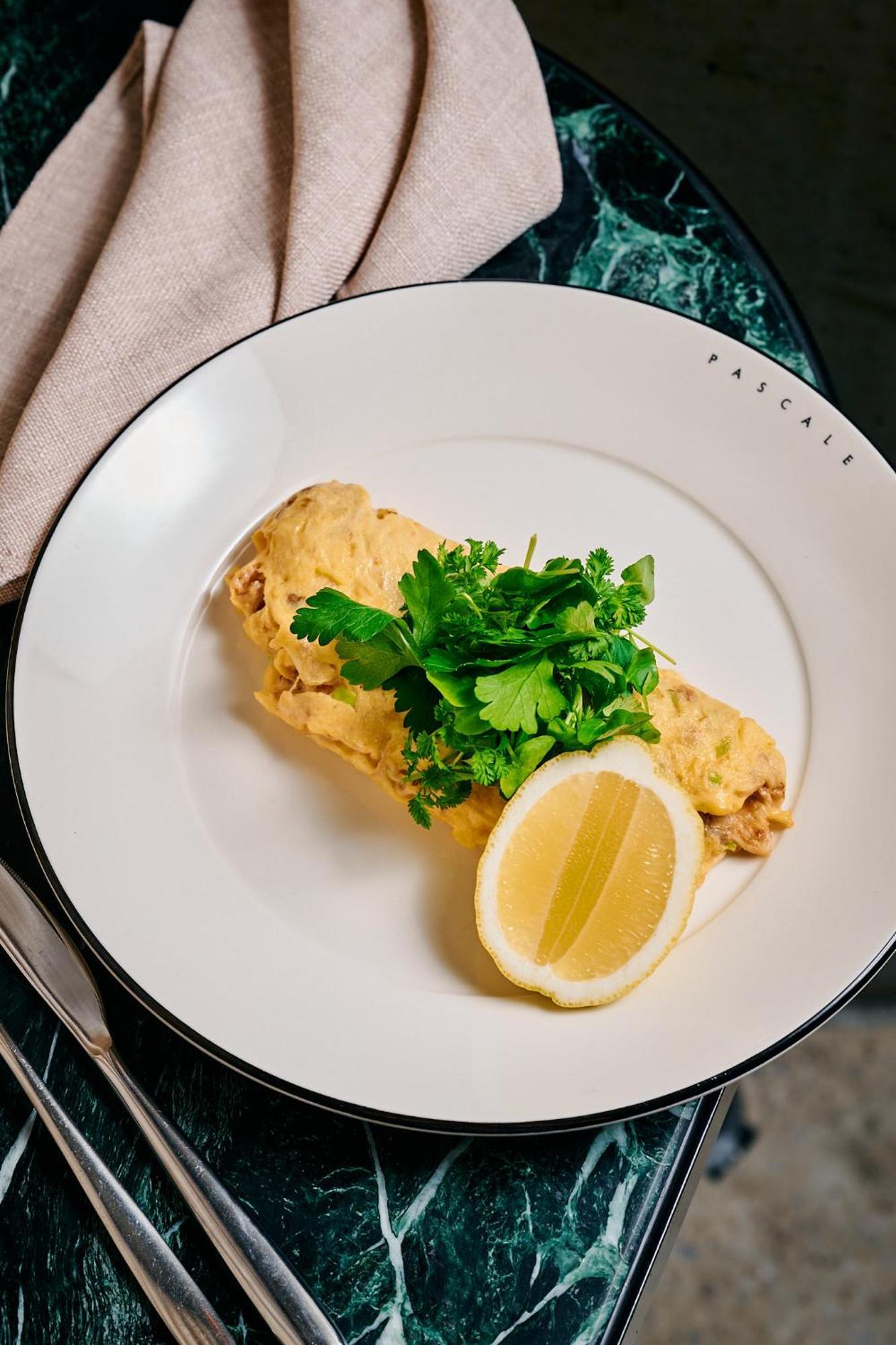 Qt Melbourne Hotel Exterior foto A prepared omelette